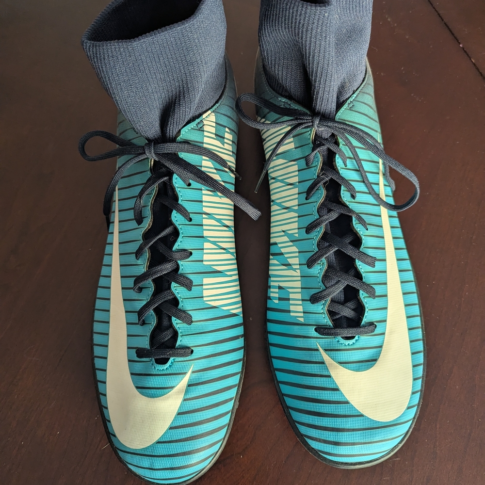 Nike Teal and Black Soccer Cleats Men's Size 11